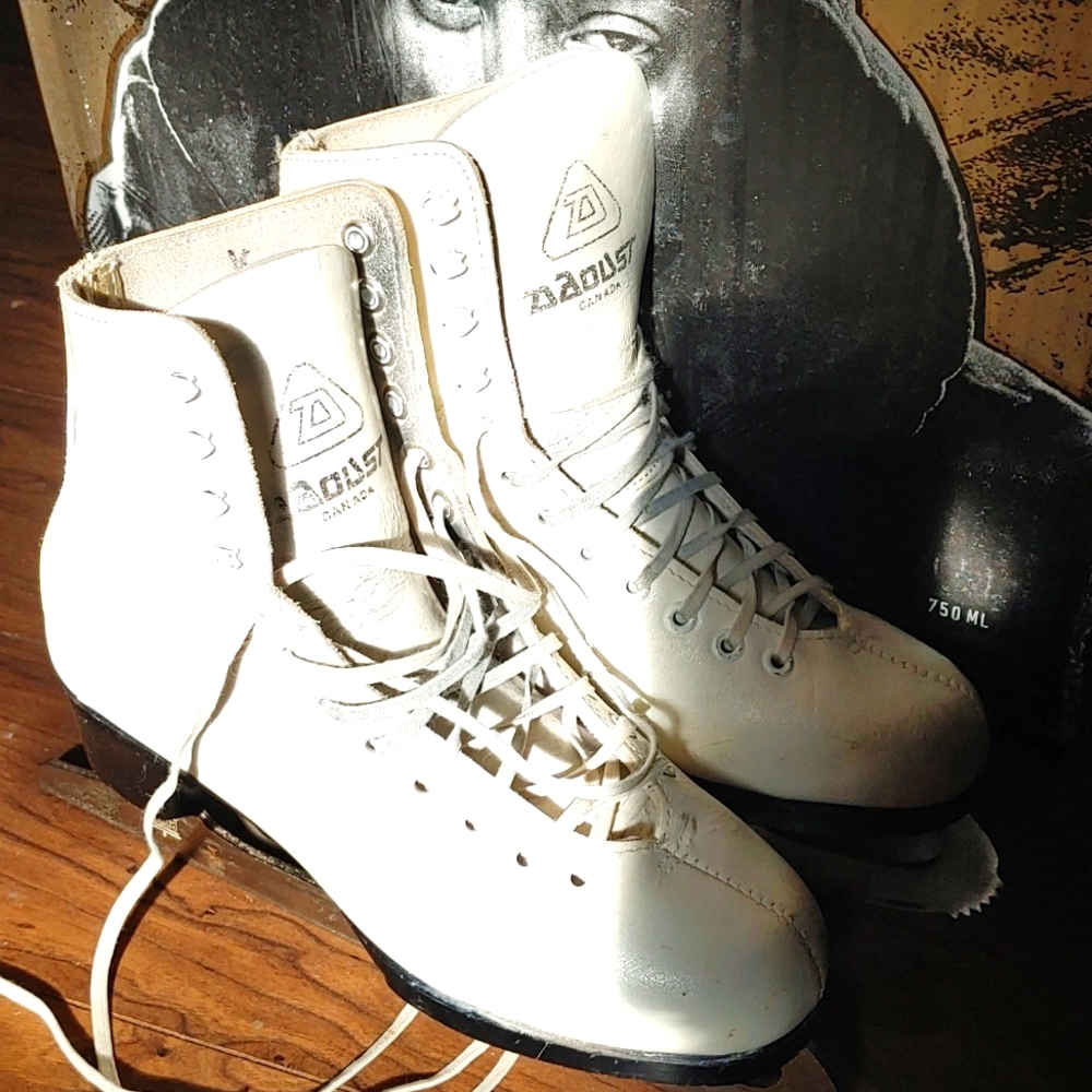 Figure skates gently worn lots of life